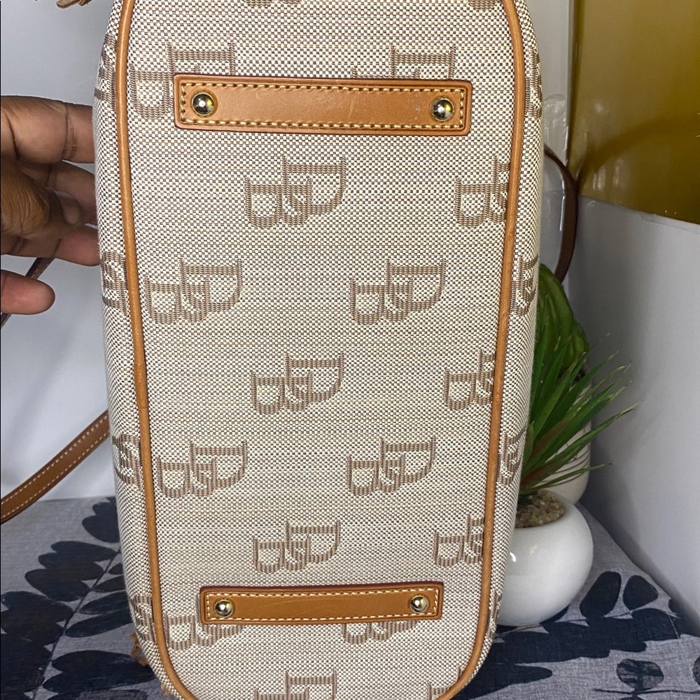 Dooney & Bourke Beige canvas and leather Shopper and dooney wristlet - Picture 8 of 13